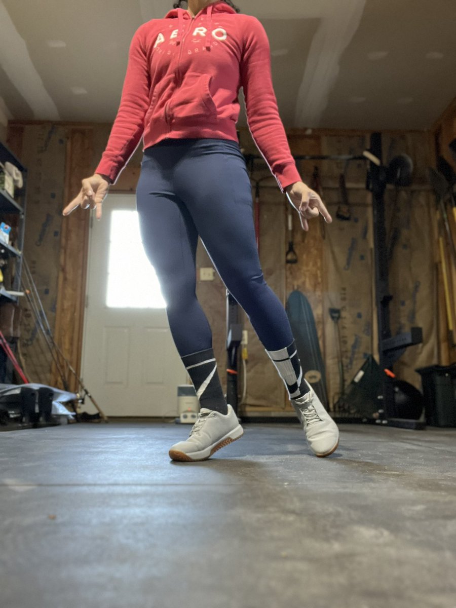 ☀️ GM
Back in my chilly garage finding ways to manage emotions and clarify thought processes.

This is what I do for ME.

What do you do for you? ✨

Hitting front squats again. Building up to a new PR.
#garagegym #fitness #getfit #girlswholift #liftit #womenwholift
