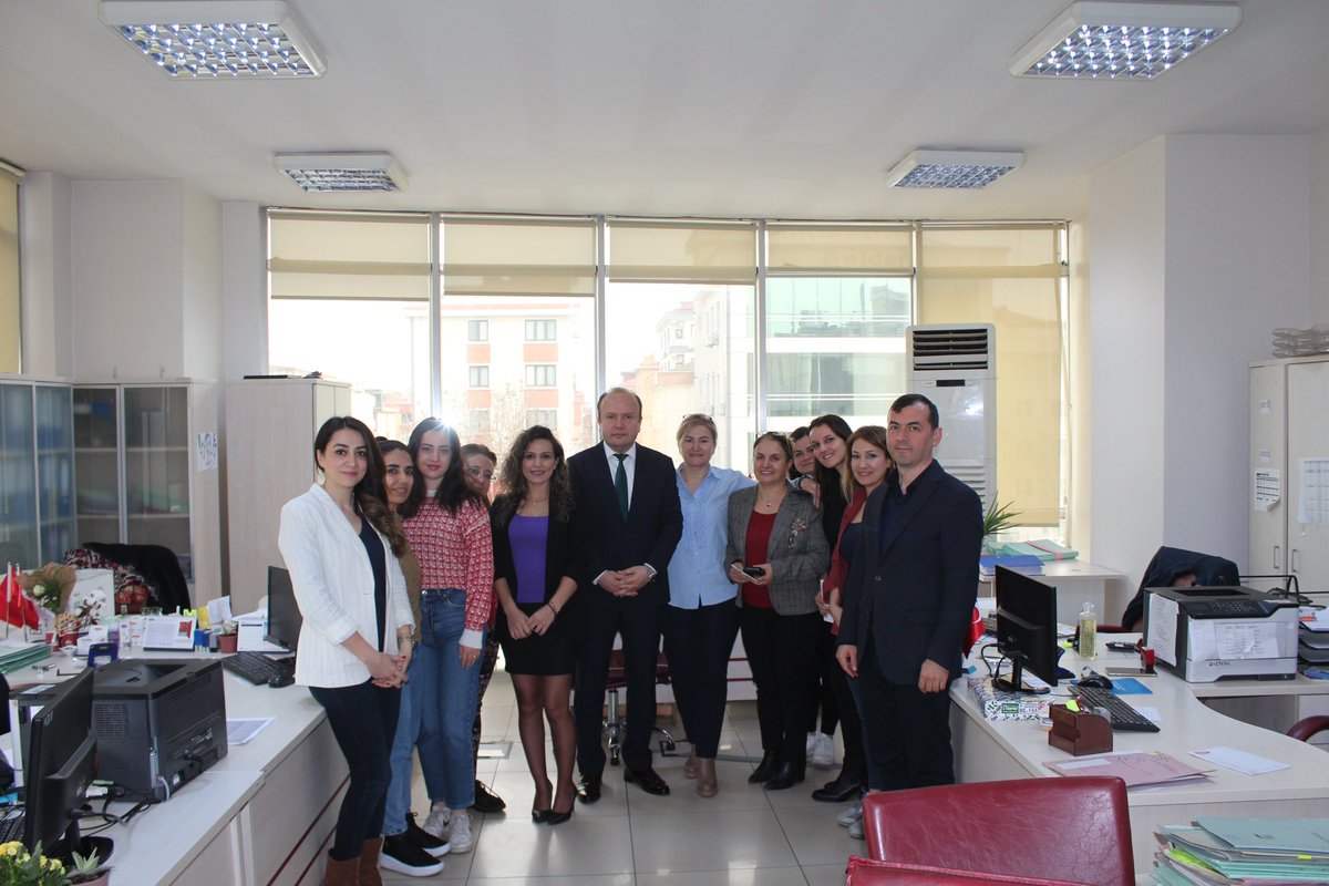 UmrSgm's tweet photo. Merkezde görev yapan kadın personellerimizin 8 Mart Dünya Kadınlar Gününü kutladık, hediyelerini takdim ettik. https://t.co/Wb0FKFn8GT