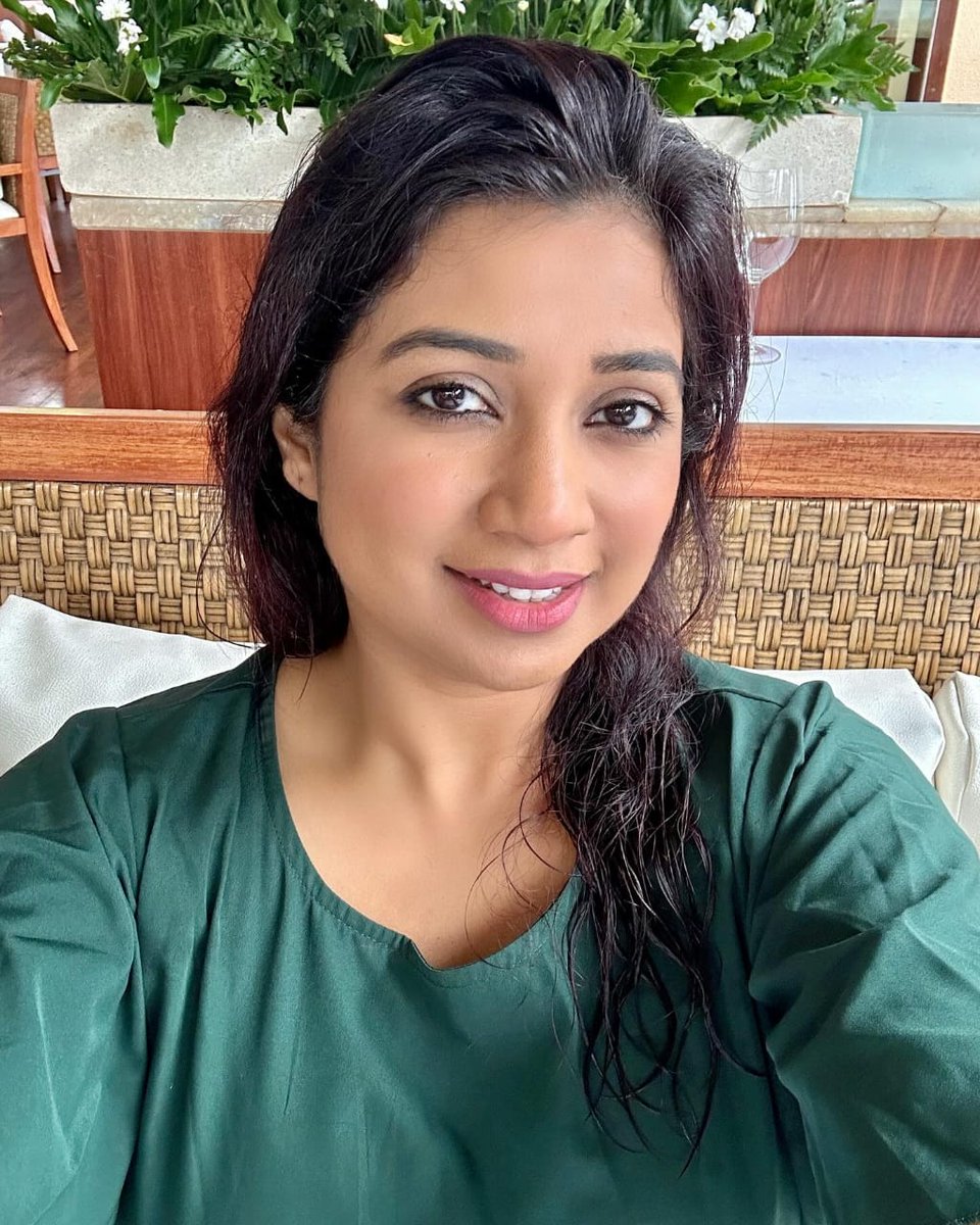 Vaishu4SGDT's tweet photo. Woww what a lovely Selfie, Advance Happy Birthday Queen #HappyBirthdayShreyaGhoshal Enjoy your birthday in Bali, Eagerly waiting for many more pics. https://t.co/IrjzrCgar3
