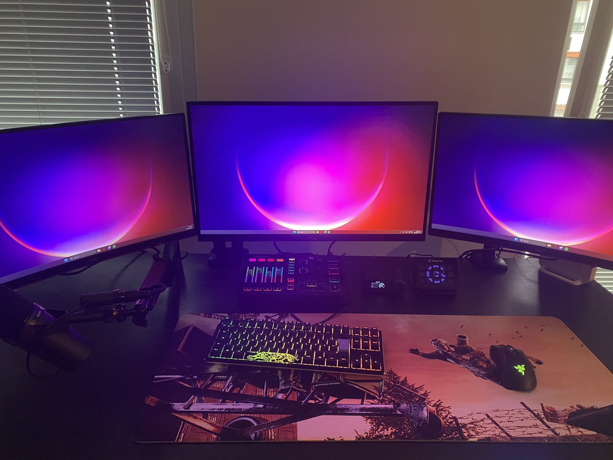 new mousepad goes crazy <a href="/Frawzt/">Frost</a> 😎