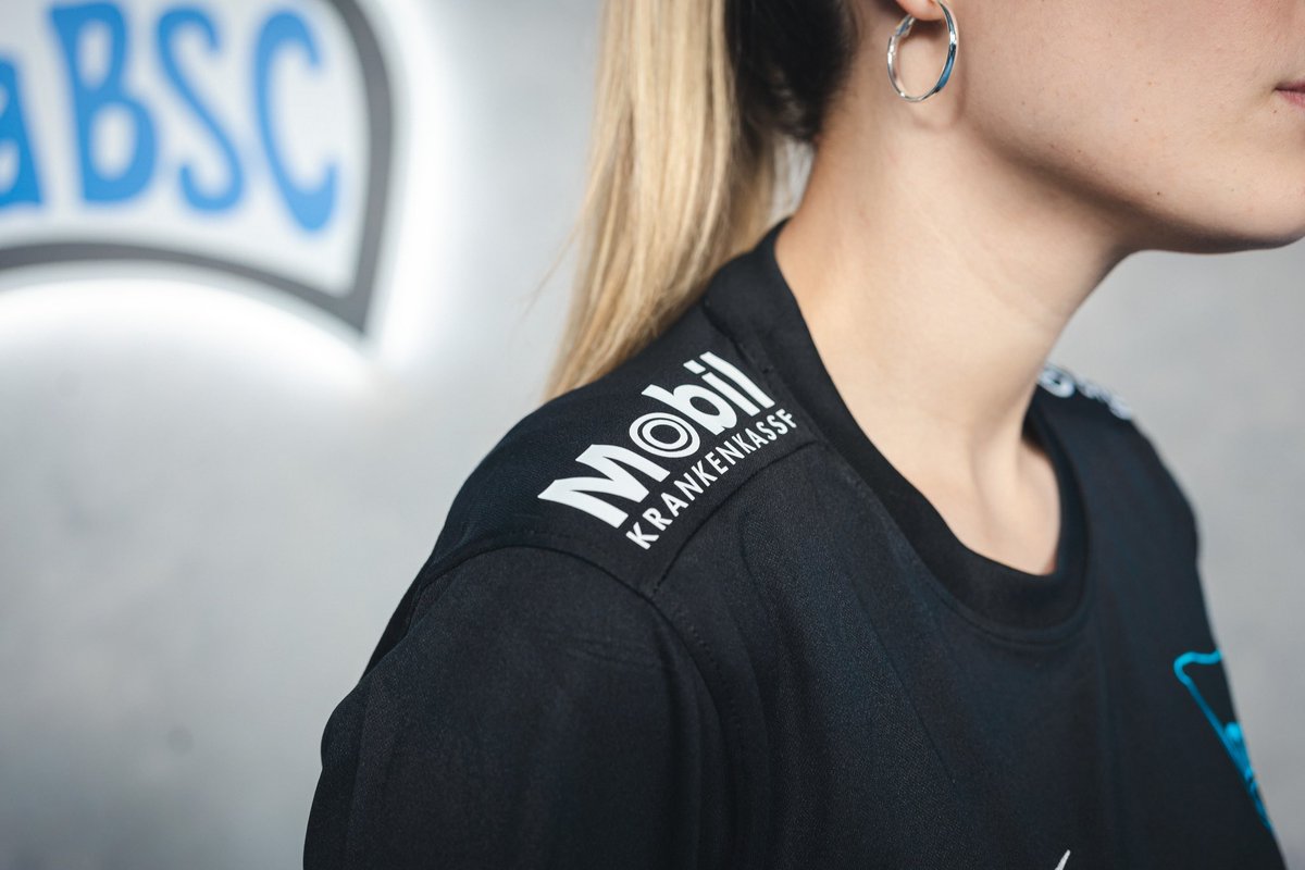 Hertha BSC eSport (@herthabscesport) on Twitter photo 🤝 Die Mobil Krankenkasse wird neuer Gesundheitspartner von <a href="/HerthaBSC/">Hertha BSC</a> eSport. 🥳
Wir freuen uns auf die gemeinsame Zukunft und sind sehr glücklich, einen so großartigen Partner gewonnen zu haben. 💙
Hier geht es zur News ⬇️
🔗 herthab.sc/esport-gesundh…
#BSCeSport #HaHoHe 🤝 Die Mobil Krankenkasse wird neuer Gesundheitspartner von <a href="/HerthaBSC/">Hertha BSC</a> eSport. 🥳
Wir freuen uns auf die gemeinsame Zukunft und sind sehr glücklich, einen so großartigen Partner gewonnen zu haben. 💙
Hier geht es zur News ⬇️
🔗 herthab.sc/esport-gesundh…
#BSCeSport #HaHoHe