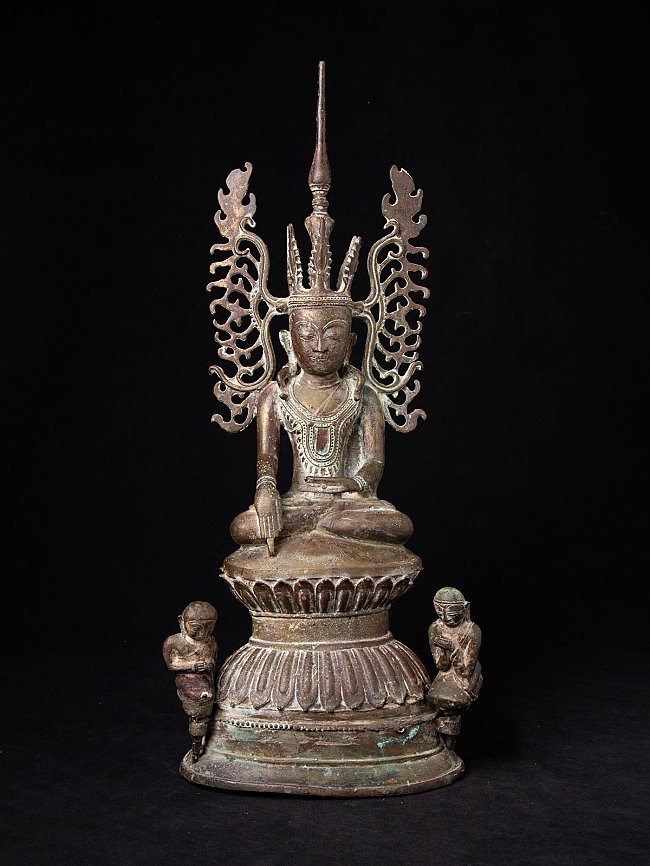 StatuesBuddha's tweet photo. Special antique bronze crowned Buddha
Material : bronze

Ava style

Bhumisparsha mudra

16-17th century

In very good condition - very special !

Weight: 6,12 kgs

Originating from Burma

Nr: 3485-2

https://t.co/26Iw3V72kX

#Special #antique #bronze #crowned #Buddha #statue https://t.co/bPnGe6SI9M