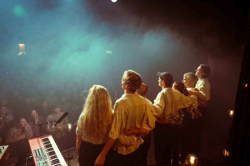 Konradsen kicked off their Norway tour this weekend with a magical sold out show at Parkteatret 🪄 Listen to their new album "Michael's Book on Bears": 777music.ffm.to/michaelsbookon…