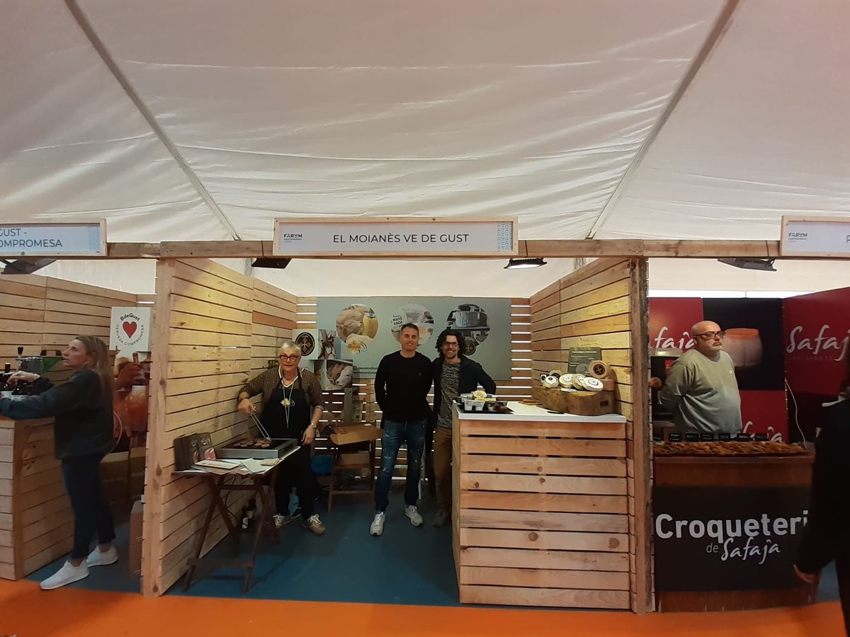 comarcamoianes's tweet image. Al @ForumGastroGi, tres dies promocionant els productes del #Moianès, amb Precuinats Safaja de #SantQuirzeSafaja, Formatges Caterí de #Calders, Vedella La Bassola de #Castellterçol i làctics El Canadell de #SantaMariadOlo.
El Moianès ve taaaan de gust!!