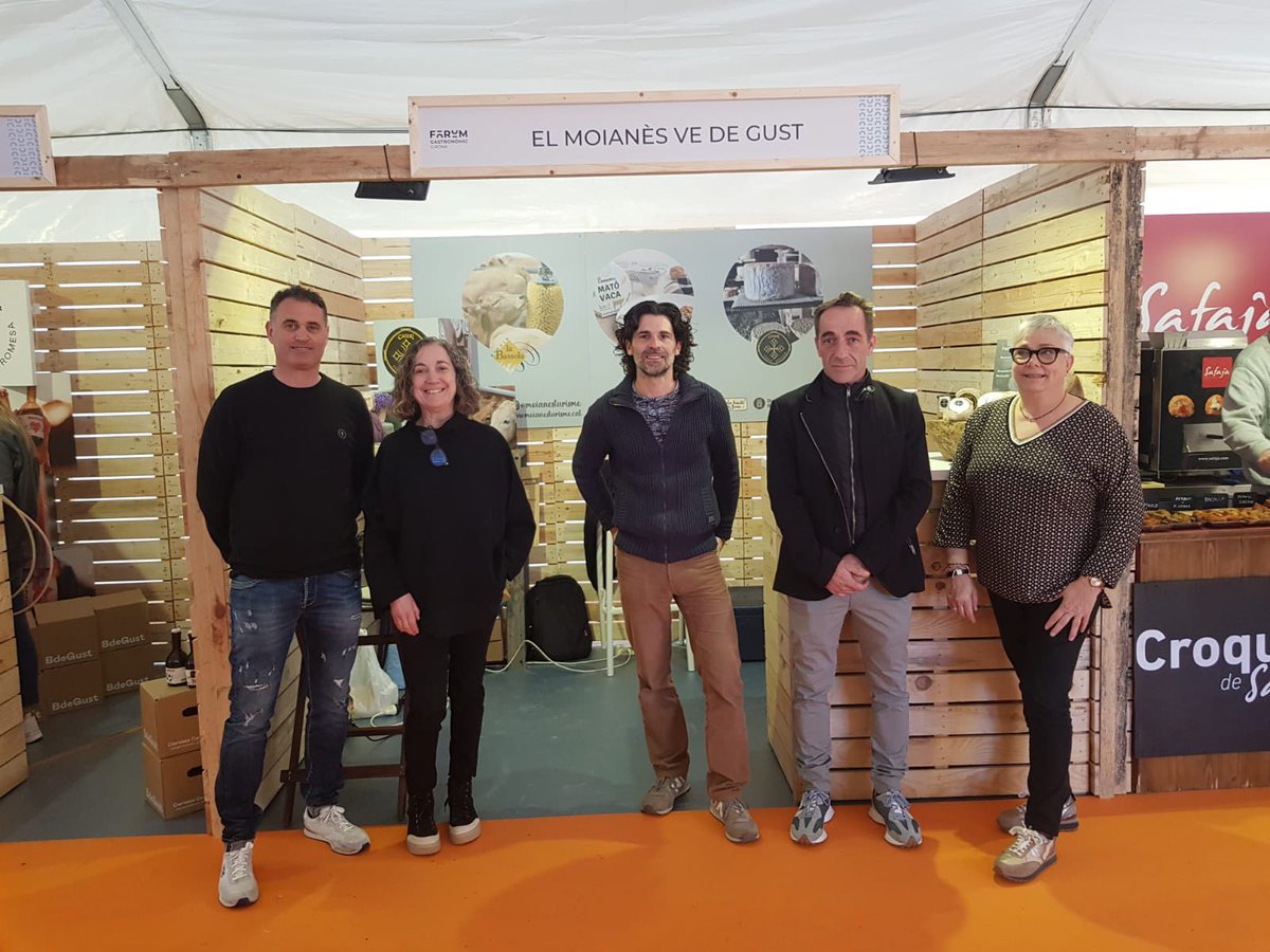 comarcamoianes's tweet image. Al @ForumGastroGi, tres dies promocionant els productes del #Moianès, amb Precuinats Safaja de #SantQuirzeSafaja, Formatges Caterí de #Calders, Vedella La Bassola de #Castellterçol i làctics El Canadell de #SantaMariadOlo.
El Moianès ve taaaan de gust!!