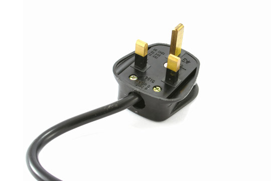 🚨Before you travel - Power Plug in Malta 👩‍🔧 Please be prepared to face the british style plug in Malta as below! 😉