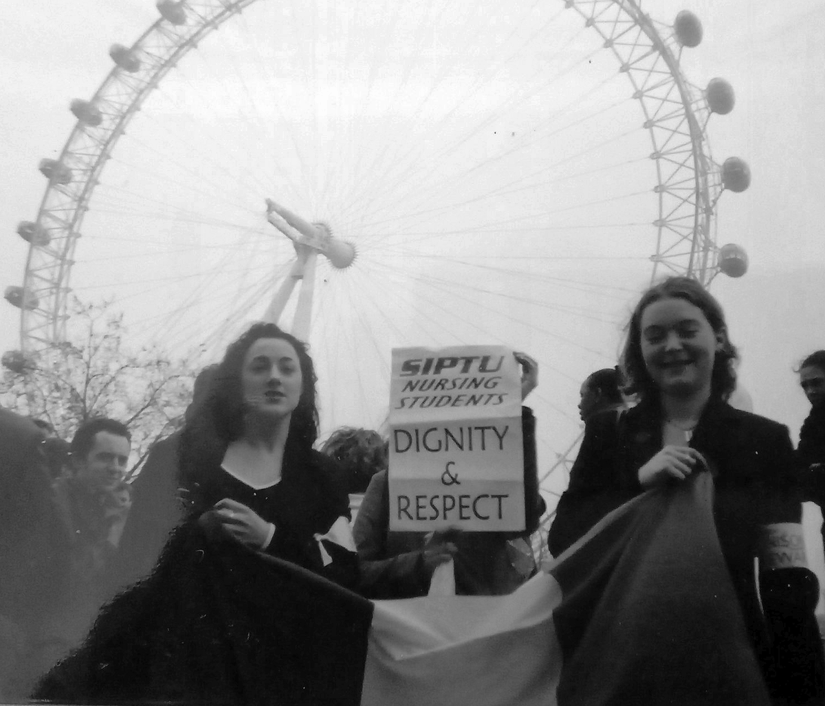 @gmacradio @acast @LDNIrishCentre @LondonMetUni @LivUni @INMO_IRL @BurdettTrust @dfatirl Irish Student Nurses joining UNISON Nursing Student's lobbying the UK Government in 2000 @unisontheunion @siptuhealth