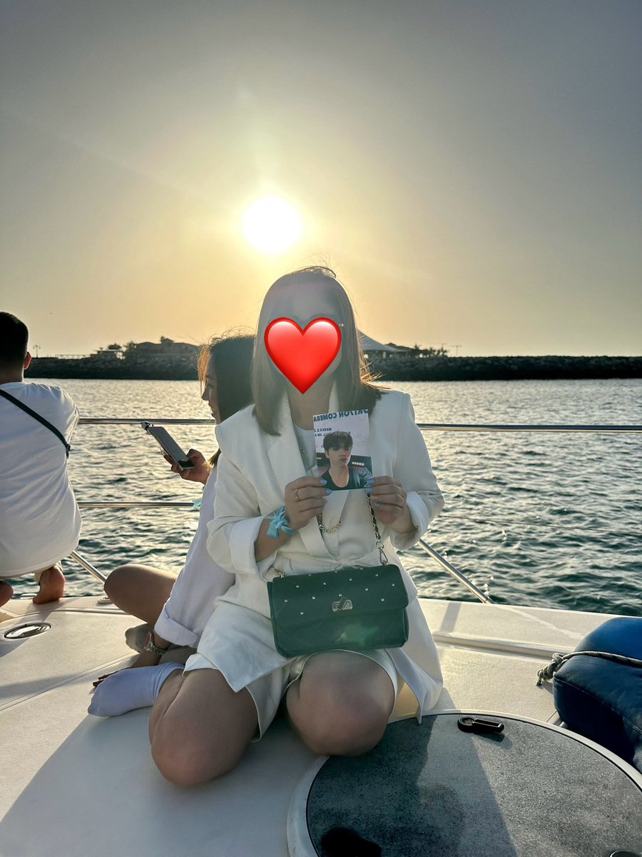 GabrielleH7N's tweet photo. Sunset cruise +carrot cake +chicken + coffee +Anchors with different biases =fun Yacht Party to celebrate your special day.
Happy Birthday Vinci. I love you always and in all wags💙
Thank you Anchors UAE.
@HORI7ON_twt 
24EVER WITH VINCI
#VinciKWATRO
#ARoundTripOfLoveWithVINCI https://t.co/isPcvRbi5D