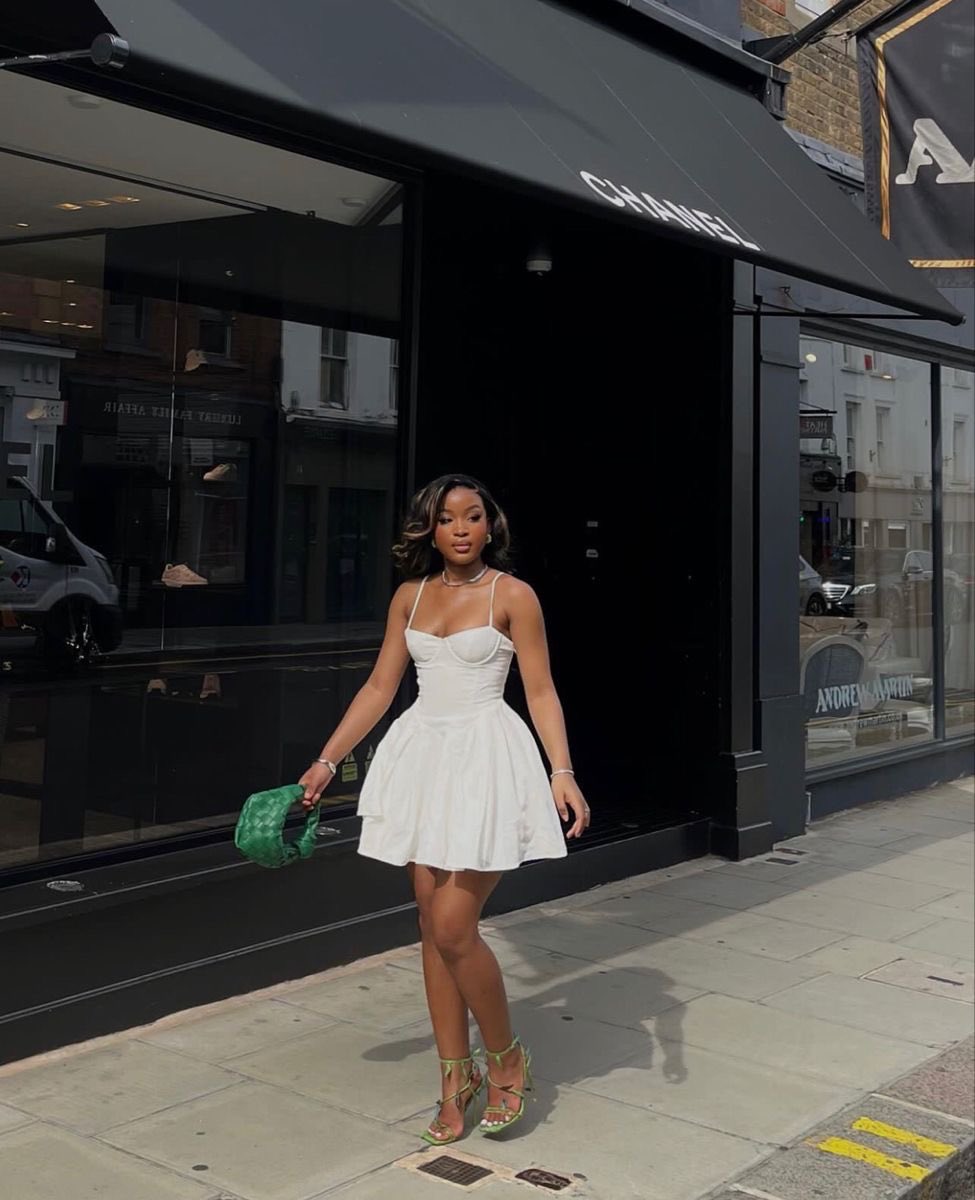 Yannamigos's tweet photo. You’ve been invited to a party and the dress code is 𝓕𝓞𝓡𝓜𝓐𝓛 😍 From these option which would you pick? 👀 1, 2, 3, or 4? https://t.co/fSi3ts712a