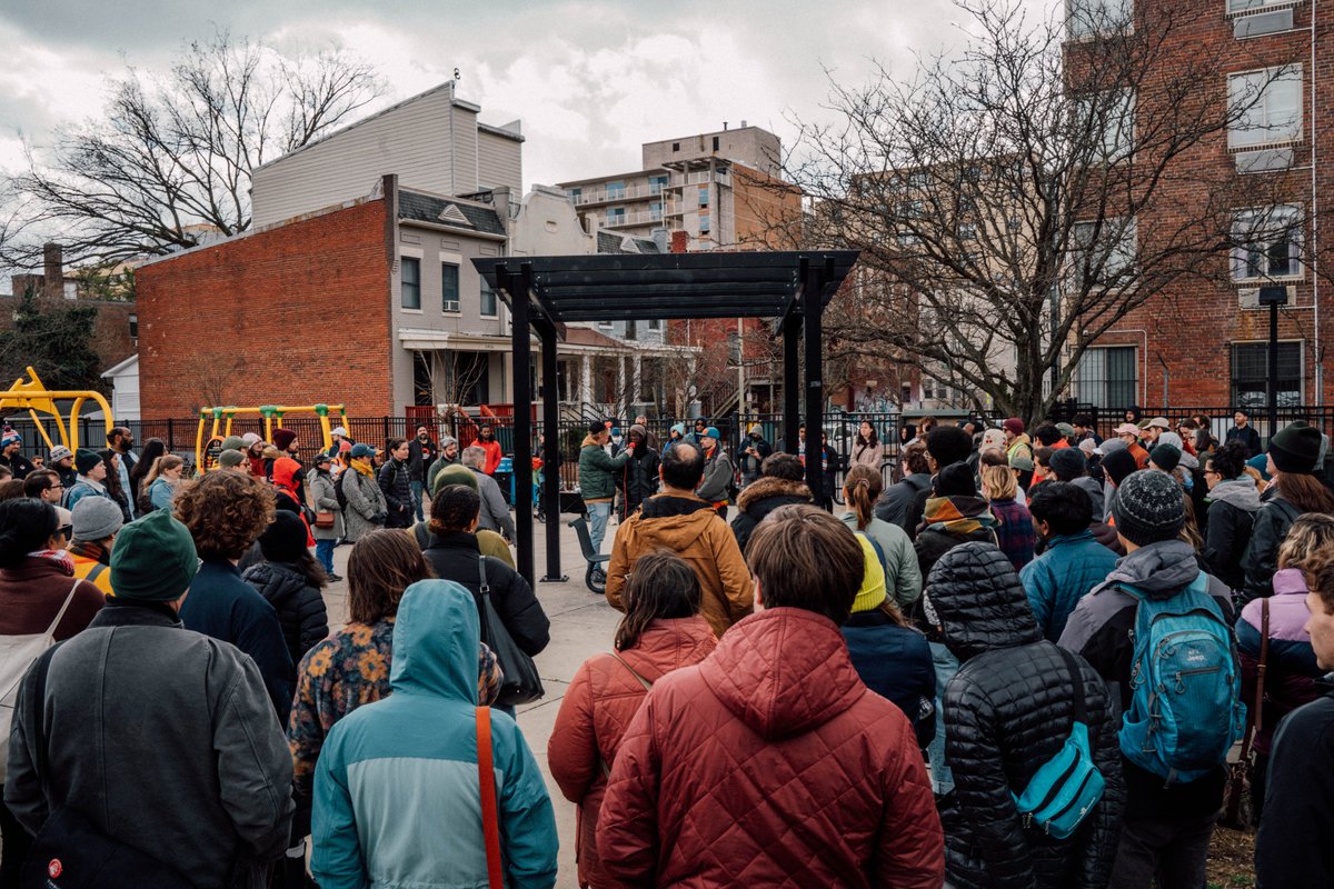 Yesterday's @StompSlumlords walking tour through Columbia Heights on tenants' rights and the Tenant Opportunity to Purchase Act 🌹 Hundreds turned out to learn about TOPA, rent strikes, & tenant organizing in DC, along with why the landlord lobby wants to strip TOPA rights.