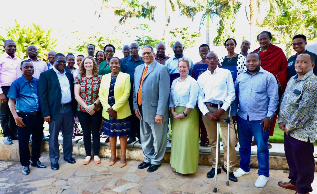 mulika255's tweet photo. Last week marked a milestone for #mulika255 &amp; 14 local NGOs as we completed one-year HIV projects. As @USAmbTanzania commended our efforts, highlighting our impact in supporting @PEPFAR mission in Tanzania. Together, we've made strides in the fight against HIV/AIDS. https://t.co/6eeUN3fWbd