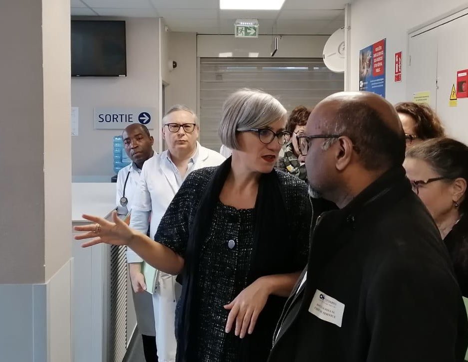 ClaradeBort's tweet photo. Réunion de travail puis visite des #urgences du CH de #Châteauroux : 
- bcp moins d’entrées depuis la mise en place du #SAS 
- mais encore des périodes de tension
- des pistes de progrès que nous allons accélérer, avec les équipes médicales et soignantes
Confiance et soutien https://t.co/JZtnODoEqh