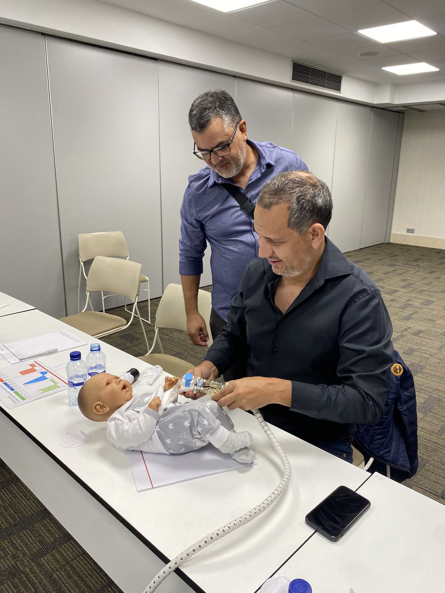 GemirandNancy's tweet photo. El staff de Cardiología del Hospital Niños de Acosta Ñu estamos en Bilbao 🇪🇸 , en un entrenamiento de los nuevos dispositivos de asistencia ventricular- Berlín Heart active , que sustituye al ICUS; una oportunidad mas amigable con el paciente ya que le permite mayor movilidad y control! Pronto lo tendremos también en Paraguay ! 🇵🇾 @msaludpy @hrcastrol #BerlinHeartunpuentealtrasplante #donarorganossalvavidas