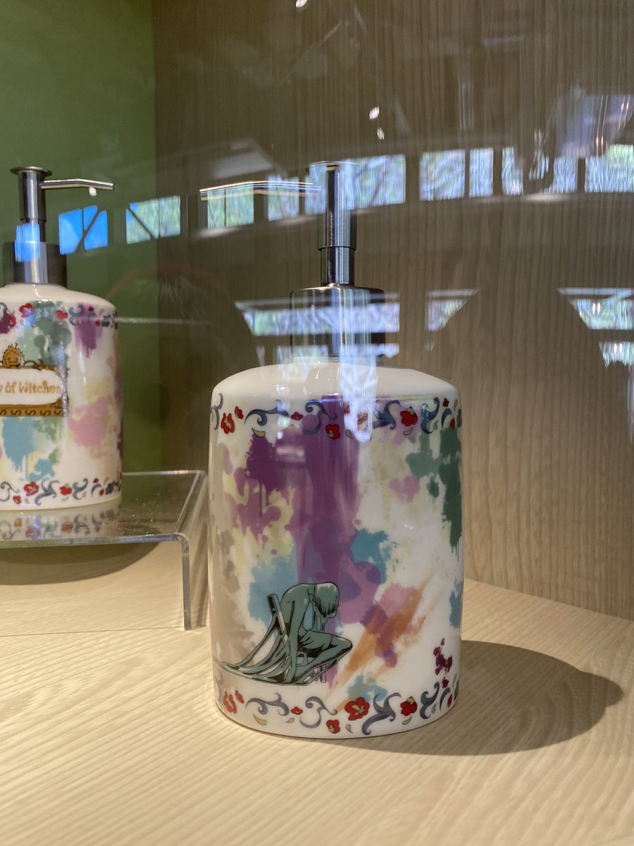 ソープボトルと石鹸置きめちゃくちゃオシャレだった…！ 裏面はハウルで