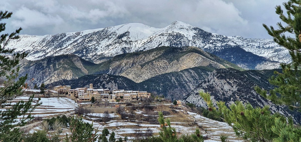 Postal hivernal a la primavera meteorològica...
#Maçaners #Berguedà #poblesdecatalunya