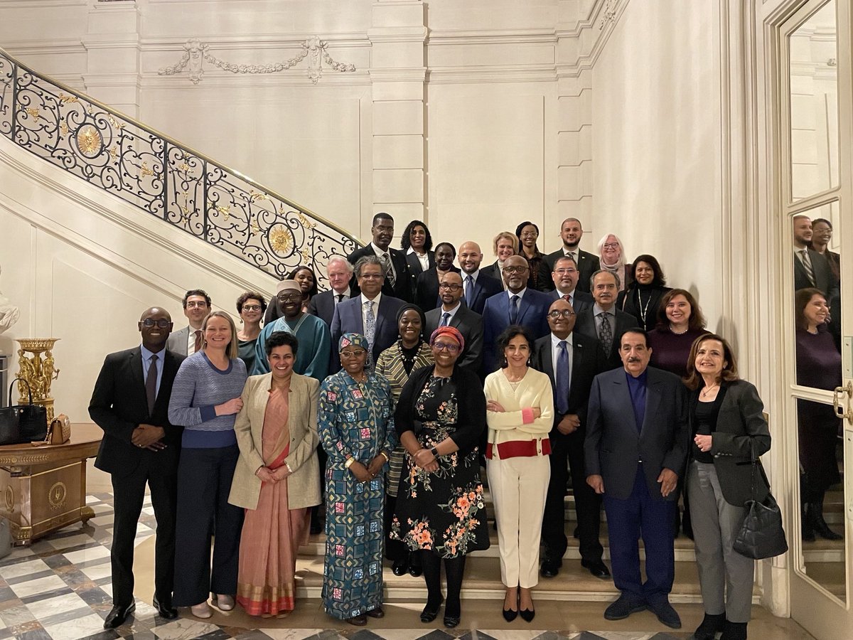 Happy #CommonwealthDay 🎉 I was delighted to welcome Commonwealth colleagues and friends to a reception recently that relaunched the Commonwealth Group @UNESCO The UK remains committed to the Commonwealth - a group of countries with shared values on freedom, peace & prosperity.