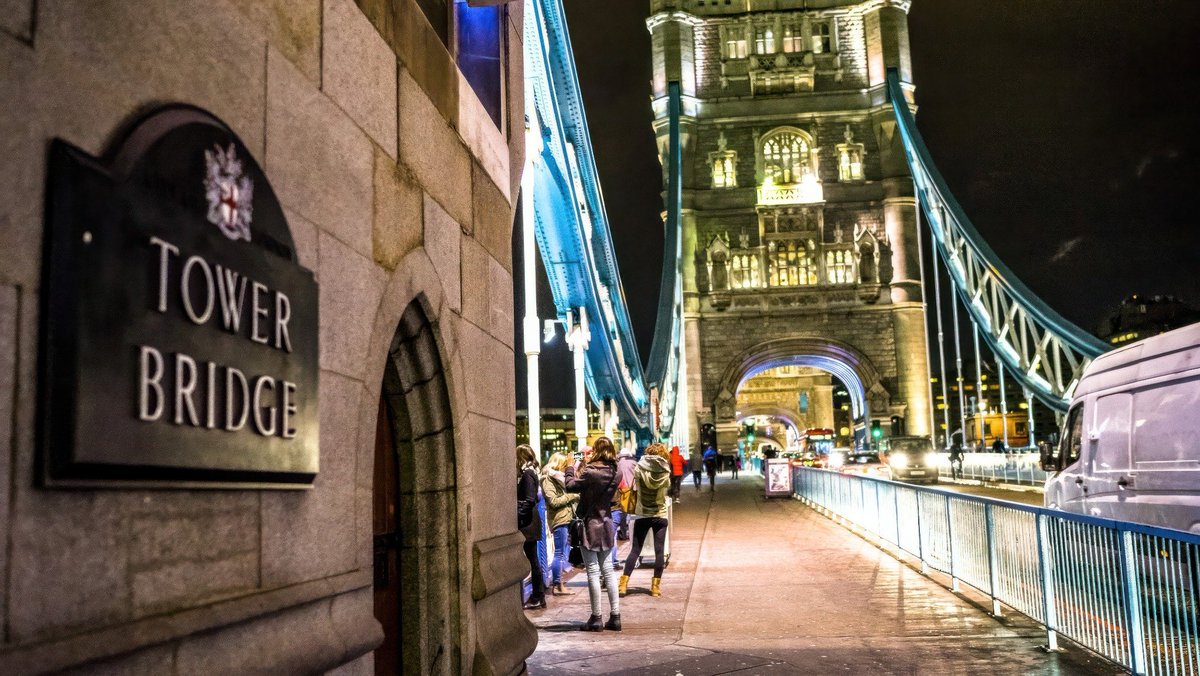 Evening at Tower Bridge back in 2009 
#photography #TowerBridge #London #NightPhotography #HistoricArchitecture