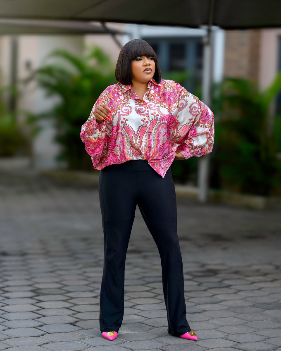 toyin_abraham1's tweet image. You grow and glow differently when you mind your business,Work hard, Pray and keep a small circle.
.
💄 @bernards_magic 
.
💇‍♀️ @walexgenteelsignatory 
.
📸 @boboiso 
.
Styled by Oko mi @kolawoleajeyemi 
.
The day I became @puritnigeria family 🤜🤜