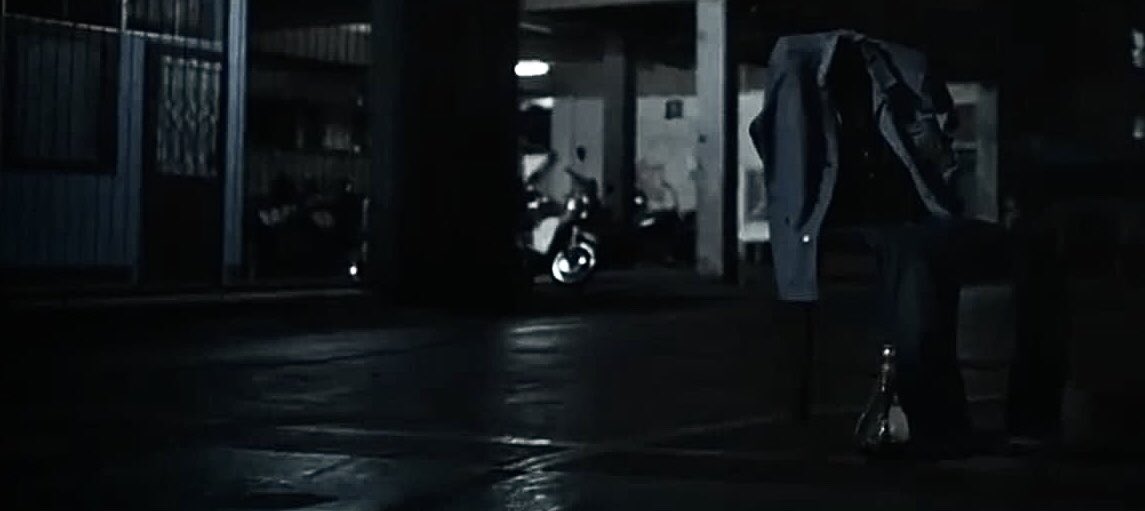 ⁣    
⠀  ยืนหยัดรับหน้าเพียงคนเดียว
     จนต้องแลกมากับสิ่งไม่คุ้มค่า

     พอหันกลับมามองรอบข้าง
     ถึงมองไม่เห็นสิ่งใดหลงเหลืออยู่
     เว้นแต่สิ่งเดียวที่อยู่เคียงข้างเราตลอด
     หากไม่ใช่เพื่อน หรือครอบครัว

     แต่เป็นเงาหัว ของตัวเราเอง,
                          
⁣