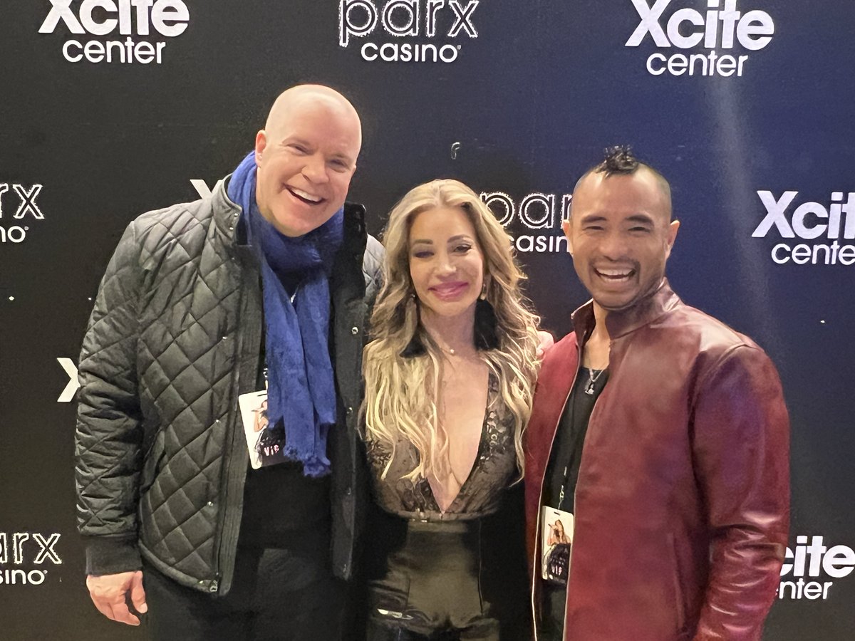 FSPCIntellect's tweet photo. Went to @parxcasino  to see @taylordayne and Tiffany! I am doing a write up in @IntellectBooks @BloomsburyFashn Great Night! @DrexelWestphal https://t.co/Gkhb8Lcgv5