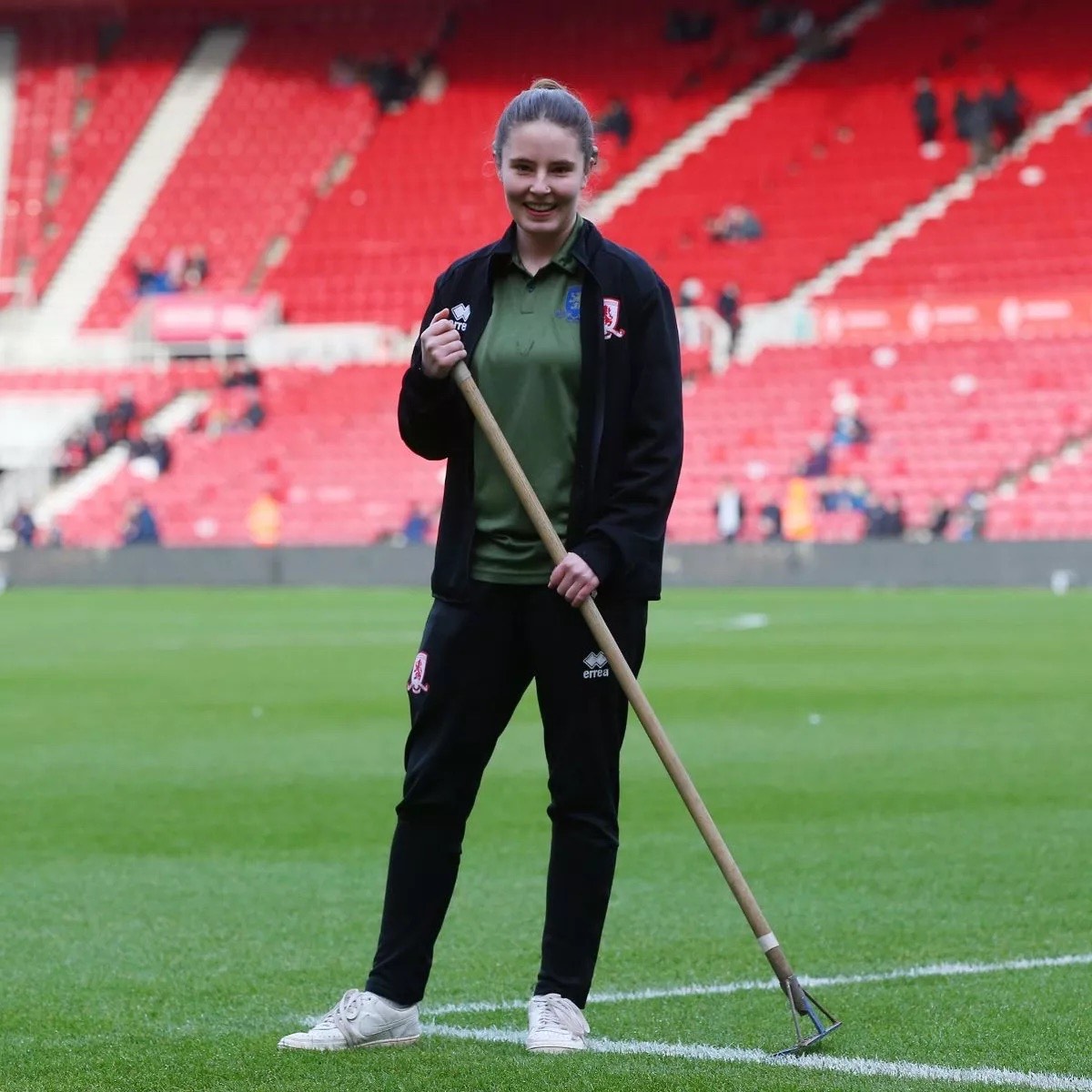 Meet @PhoebeTaylorson , a 19-year-old apprentice at Middlesbrough FC, driven by a passion for groundskeeping and breaking barriers in a male-dominated industry. Discover her journey, challenges, and inspiring insights for aspiring females in football allett.co.uk/blogs/blog/int…