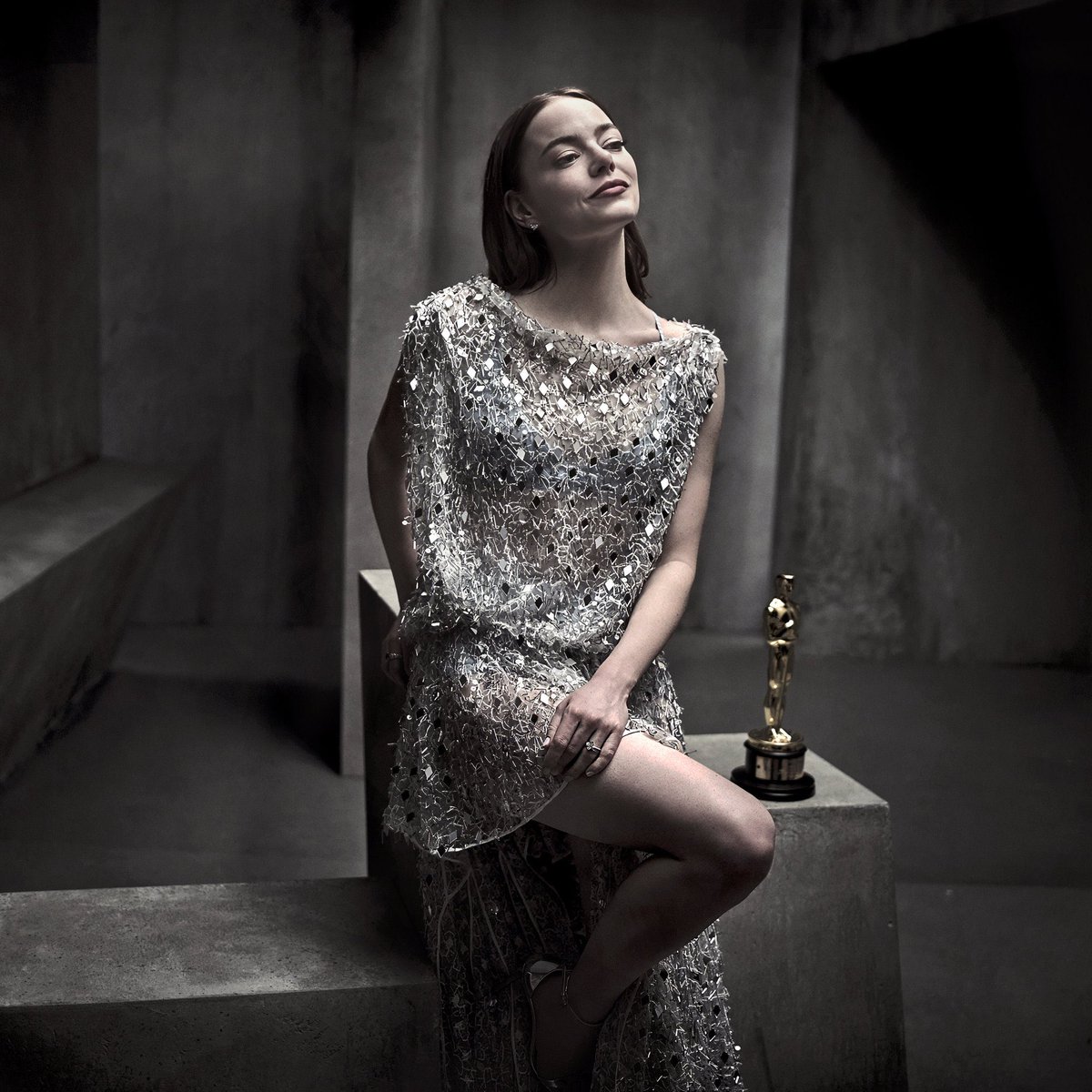 TheCinesthetic's tweet photo. Emma Stone photographed by Mark Seliger for Vanity Fair #Oscar  portrait studio. https://t.co/6UONOjMGmu
