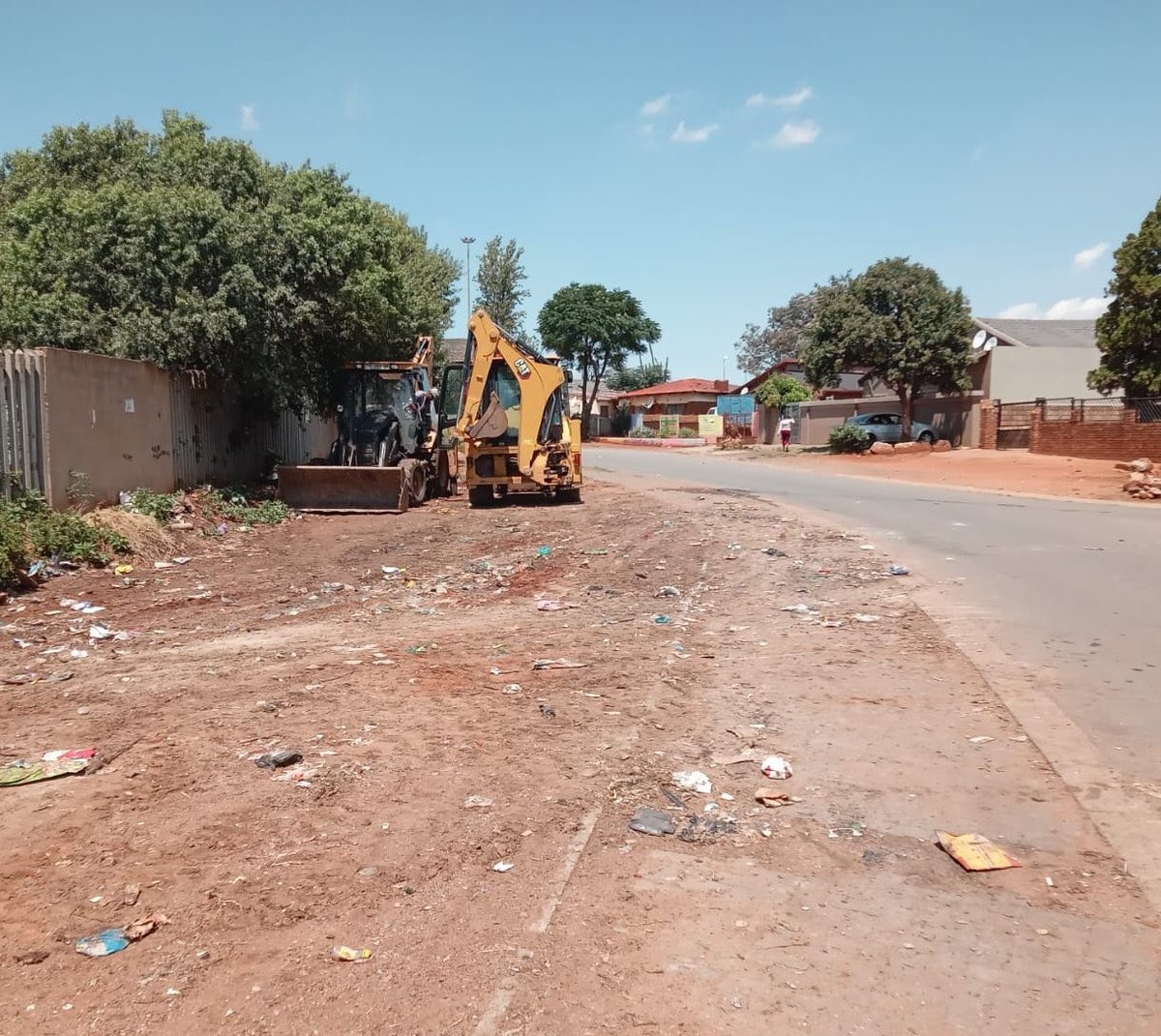 ♦️In Pictures ♦️ The city remains vigilant in its efforts to combat illegal dumping. Today, we cleared illegal dumping near Ikusasa Comprehensive School in Mqansa, in Thembisa. Let's keep our communities clean and free from health hazards! #CleanYourKasieManjeNamhlanje