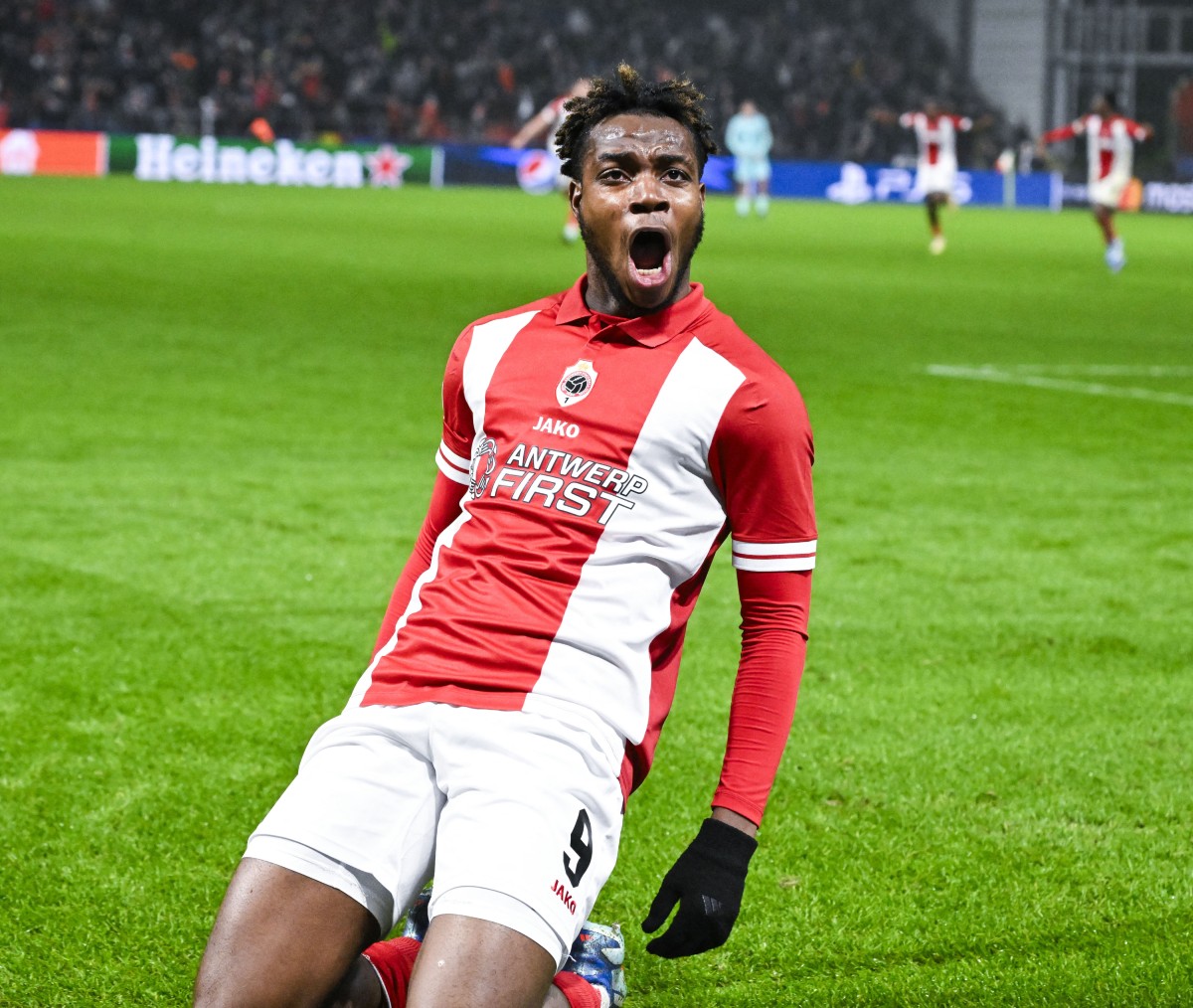 9 goals in all comps w/avg of 30-ish mins per game (7 starts) is stellar for a 17 year old! royal antwerp's george ilenikhena could be the next great young striker! bonus: he's a massive manchester united fan! get it done! #mufc #PremierLeague #AntwerpFirst