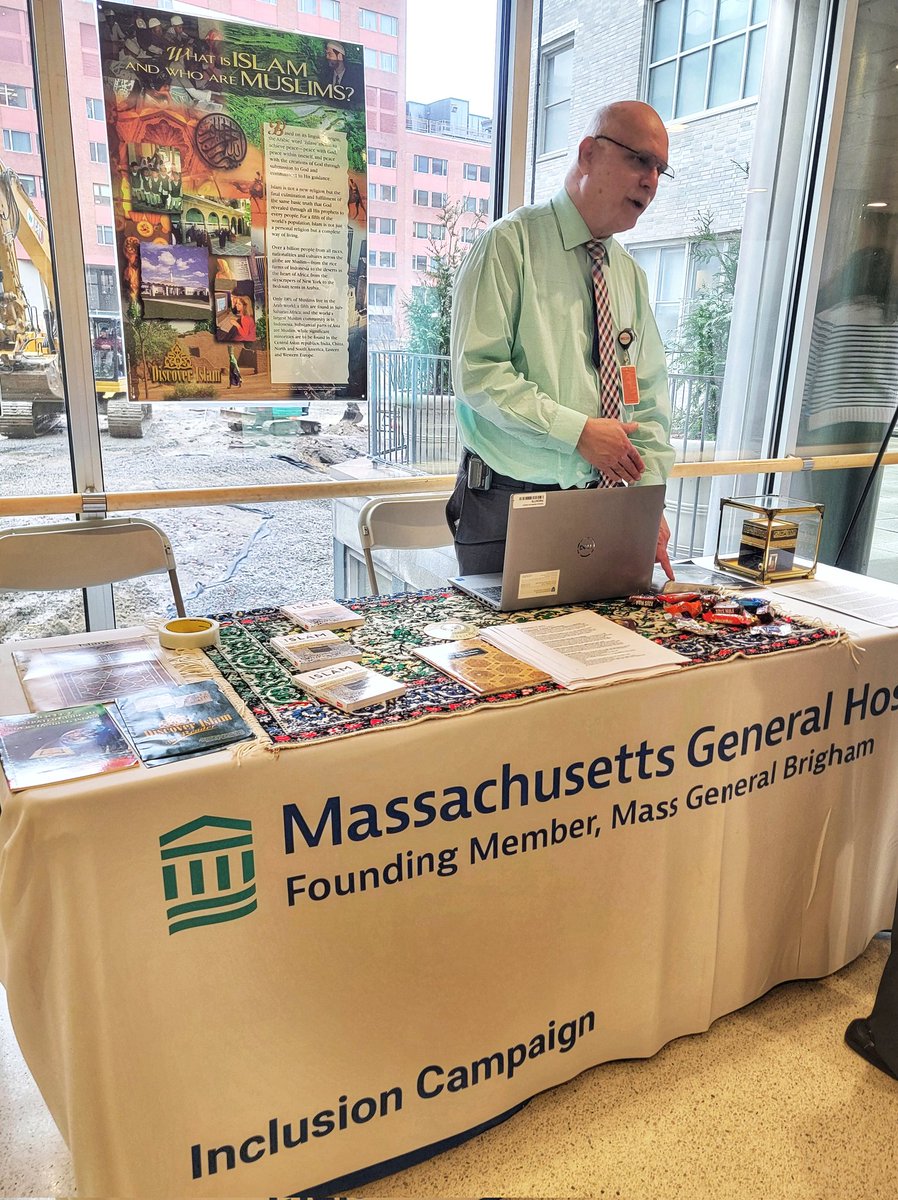 Ramadan Kareem! ✨️ Last week #MGH Spiritual Care hosted an informational table with staff from the #Muslim community. They shared the principles of Islam and a replica of the Kaaba.