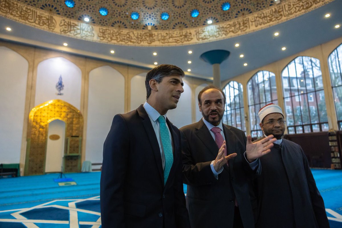 Anti-Muslim hatred has absolutely no place in our society. This was @RishiSunak's message to community leaders on a visit to London Central Mosque, where he announced £117 million in new security measures to protect Muslim schools, centres and mosques across the country.