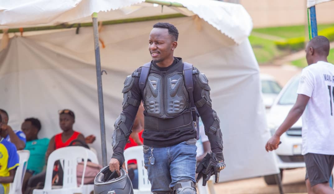 kansiimeonesmu2's tweet image. Rest In Peace Emmanuel Tumusiime: #IT Guru &amp;amp; passionate #biker. A childhood friend that became a big brother. A few weeks ago, on your #Masters grad, I promised you a gift &amp;amp; u've gone before I could deliver it. 

Requiem aeternam Dona EI, Domine, et lux perpetual luceat EI. RIP.