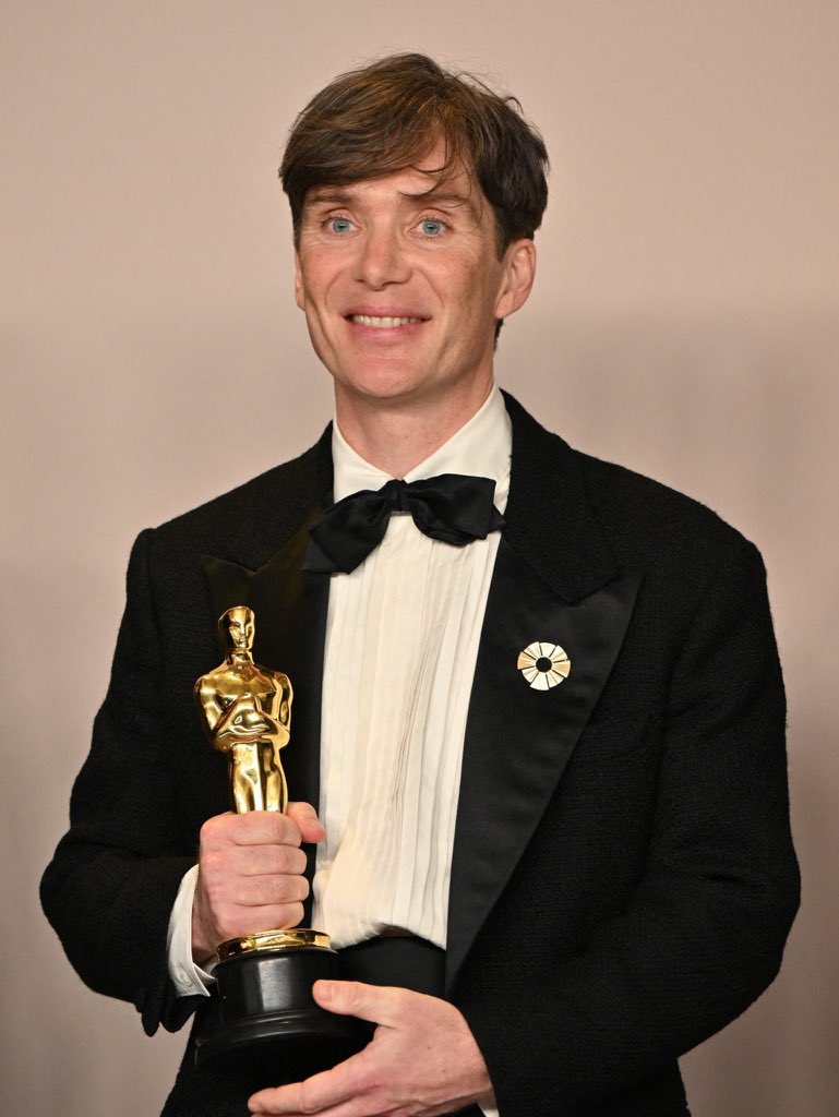 mccolich11's tweet photo. #Oscars 
Когда мама заставила сфоткаться : https://t.co/f2JzF0r3fw