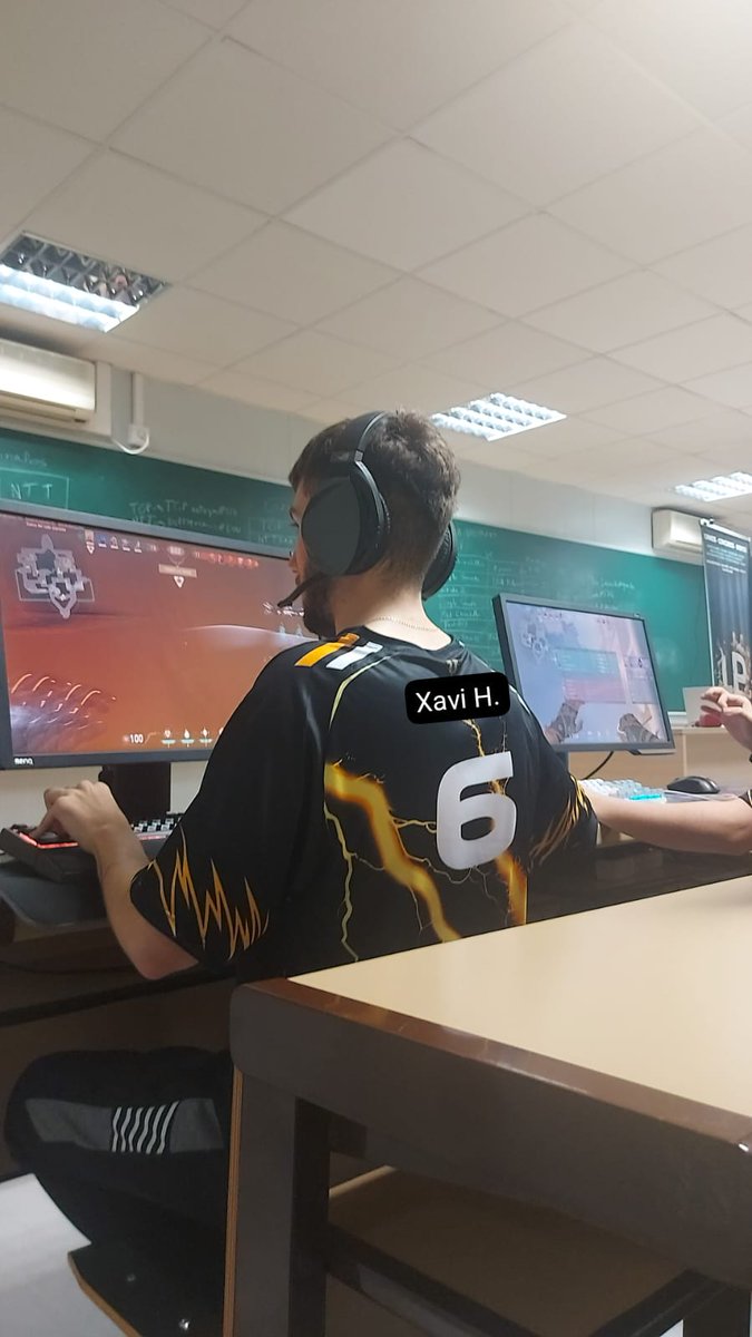 _Liindee's tweet photo. fotos de mi primera lan, 2º puesto en @ulpugr , orgulloso de mis chavales @jaimenarvaezz1 @BlaaadETaKu , GGs @GProjectTeamES https://t.co/TCDIgdEJm0