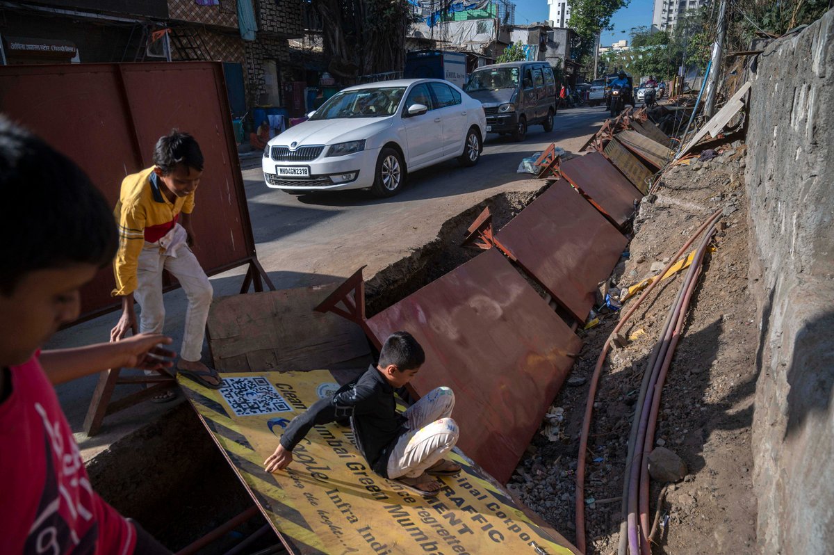It's been a year since the DP Road 9, Powai improvement work has started, and this is what the progress is. 

@mybmcRoads digs and forgets the road 

There is no concern for hardships caused to pedestrians and motorists.

Dp Road 9, Powai, is the main connector road between JVLR