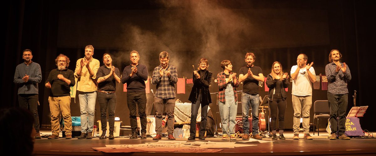 Gràcies, Alcoi! Una nit que durarà anys. Per ovidianes sempre. Sense valtres, impossible: @FeliuVentura @brtatrb @miquelgil_ofic @pepbotifans Cris Martí @Hugo_Mas @AndreuValor @brtatrb Donem suport a la pel·lícula de Jana Montllor. Feu un cop de ma! >> ovidinovamemoria.coop57.coop