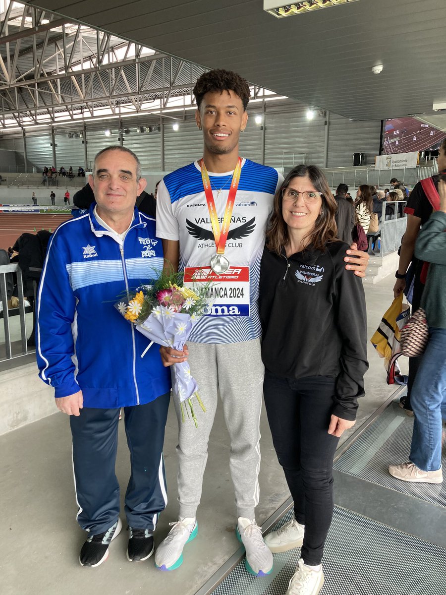 ValdepenasAC's tweet photo. *ASABU PINÉS, VALDEPEÑAS ATHLETICS CLUB SITEMAS VALCOM, SUBCAMPEÓN DE ESPAÑA SUB-20.* https://t.co/2StuiQwHnE https://t.co/D7m1TMQLbv