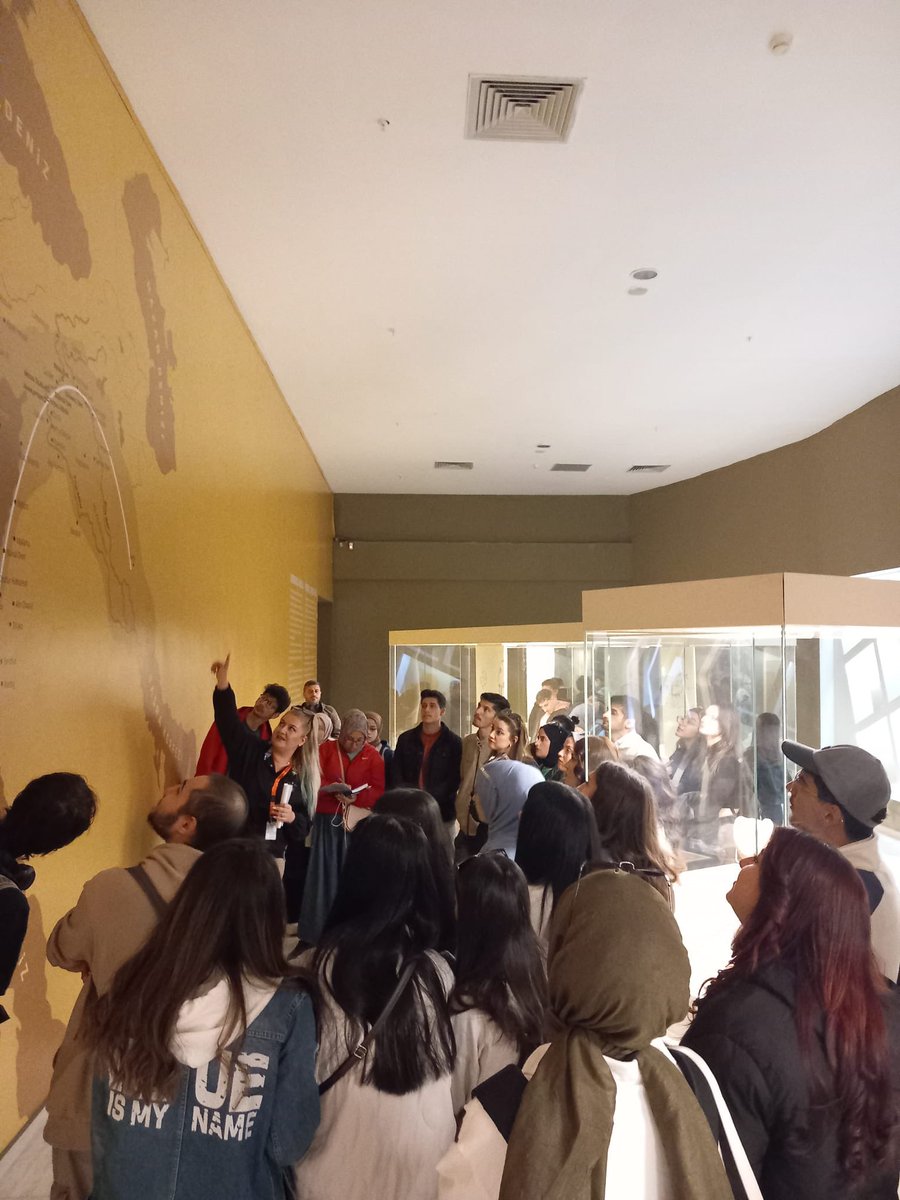Sahada eğitim faaliyetlerimiz kapsamında Turist Rehberi Dr Öğr Üyesi Merve Ofluoğlu eşiliğinde Turizm Rehberliği 2. Sınıf ve Rekreasyon Yönetimi 1. Sınıf öğrencilerimiz ile  Türkiyenin En Büyük Müze kompleksi Şanlıurfa Müzesi gezisi gerçekleştirildi. <a href="/mtahirgulluoglu/">Prof. Dr. Mehmet Tahir GÜLLÜOĞLU</a> <a href="/Nedim_Bayuk/">M. Nedim BAYUK🇹🇷</a>