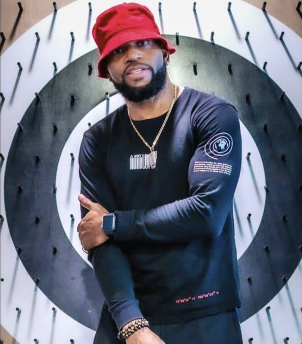 SOLOthegroup's tweet photo. Join us in celebration of another year round the Sun! #HAPPYBIRTHDAY @DnellSolo! Send your him your ❤️and shout outs! #SoloTheGroup https://t.co/8yuOuZexlD