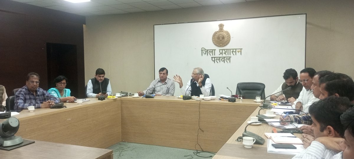 DIPROPALWAL's tweet photo. जनसंवाद पोर्टल पर प्राप्त शिकायतों का समयबद्ध तरीके से हो निपटान : सलाहकार देवेंद्र सिंह
-मुख्यमंत्री के सलाहकार देवेंद्र सिंह ने जनसंवाद पोर्टल की ली समीक्षा बैठक, संबंधित विभागों के अधिकारियों को दिए दिशा-निर्देश https://t.co/3SU9vprYFT