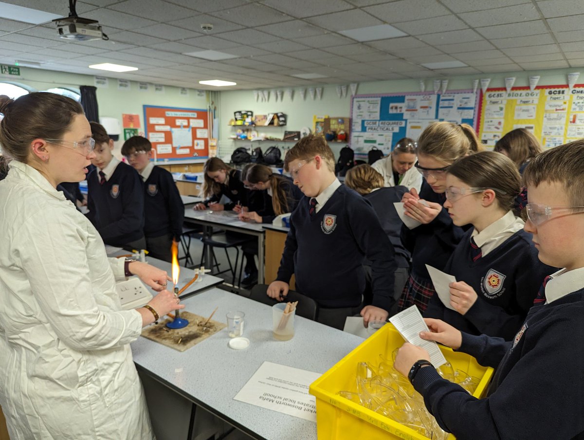 TMBS_Science's tweet photo. #BritishScienceWeek Day 1 at TMBS! Science Fayre with a fantastic turnout! #tmbs https://t.co/Kfad48Dh8e