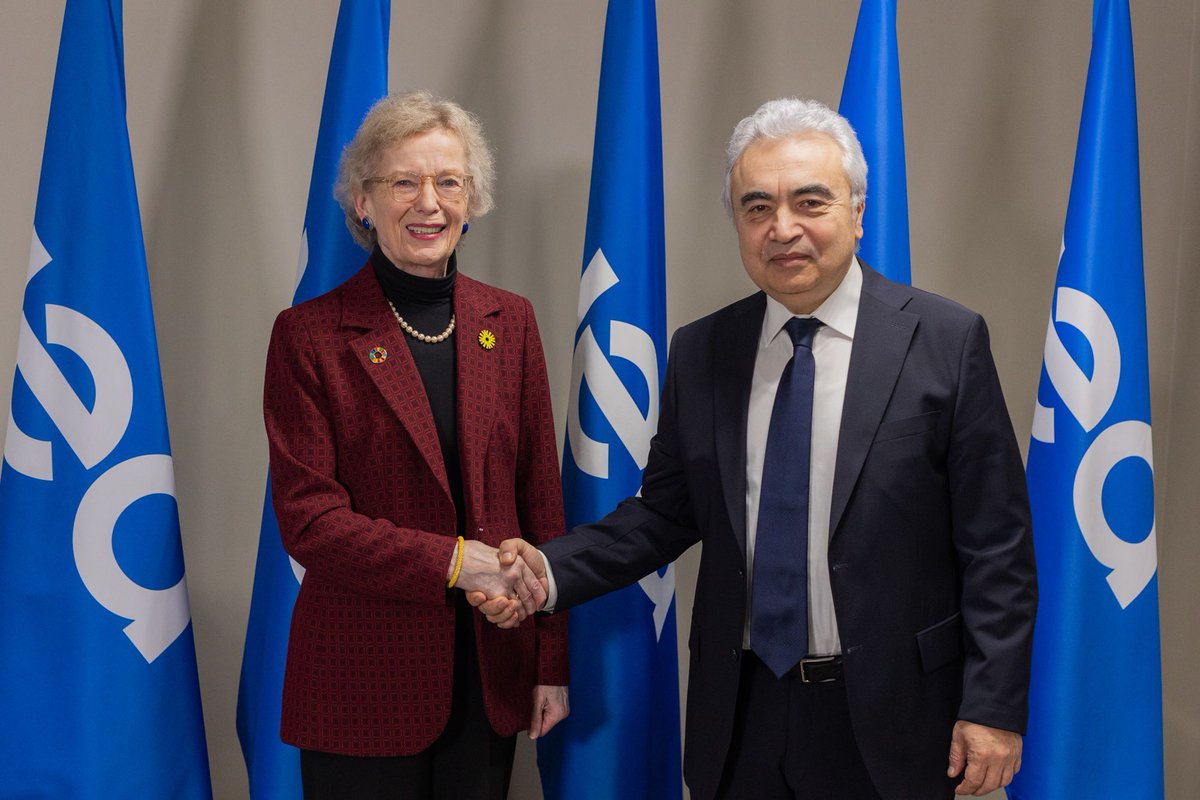 Delighted to welcome Chair of @TheElders & former Irish President Mary Robinson at @IEA HQ to discuss energy & climate issues We focused on the critical challenge of clean cooking access in Africa & how the global IEA Summit on 14 May can deliver a turning point on this issue