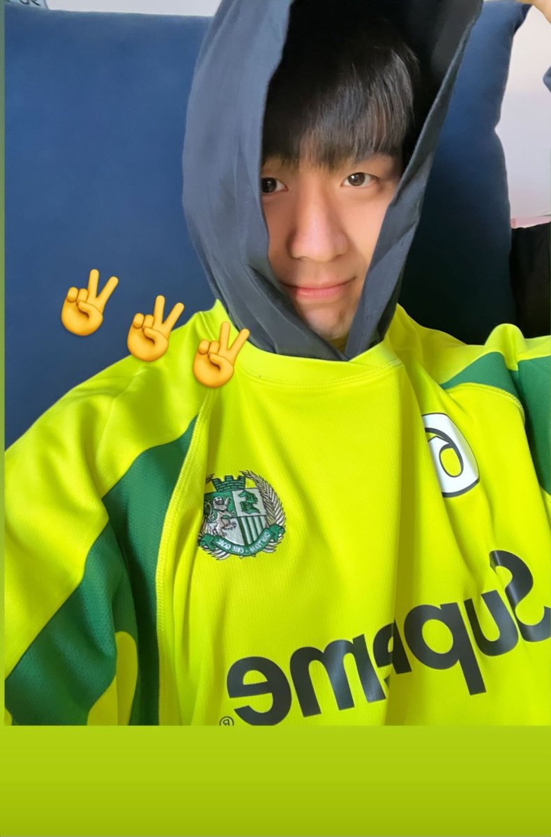 seok11_22's tweet photo. 제가 2위팀 팬으로 보이시나요😎 https://t.co/xBUBQQ2l93