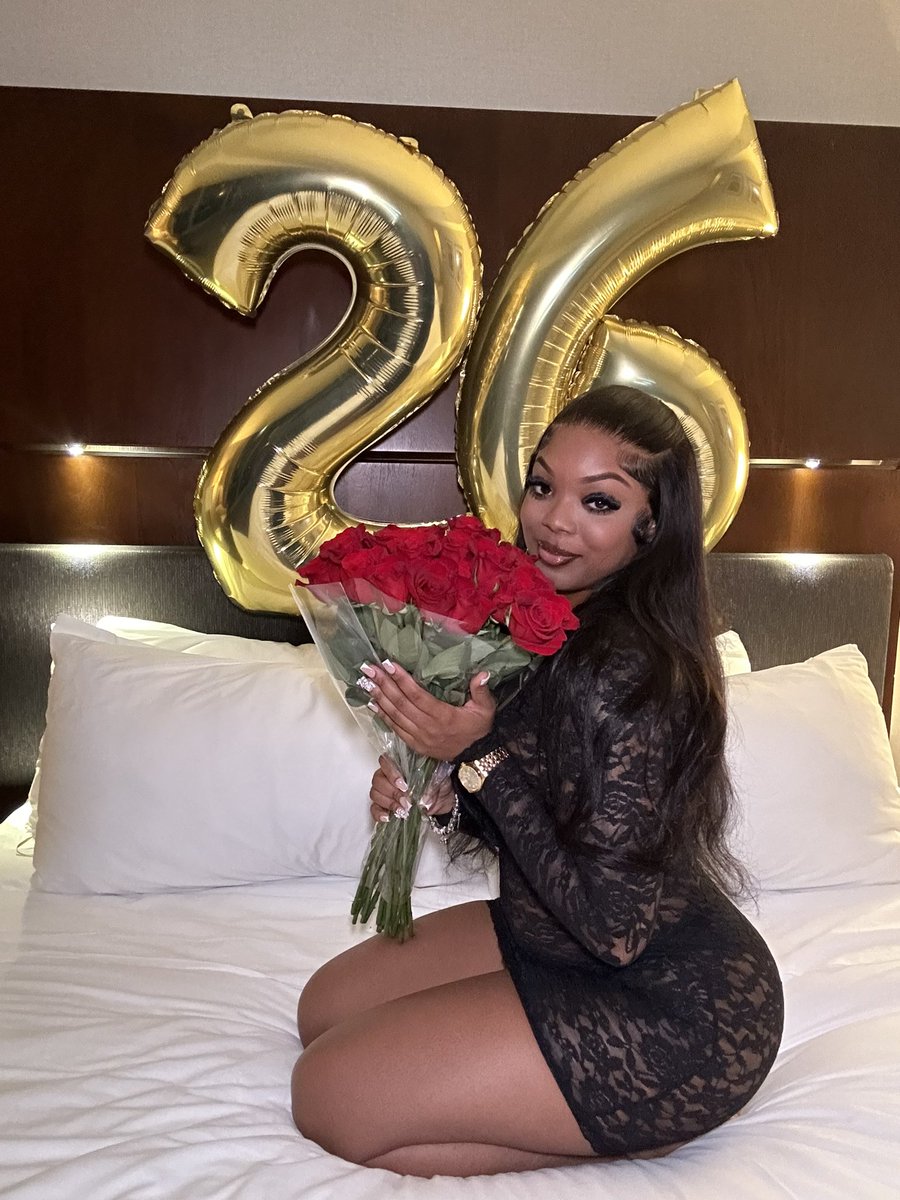 destanym_'s tweet photo. A day late but happy birthday to me! ❤️ #birthdaygirl https://t.co/NMcpBq1kJJ