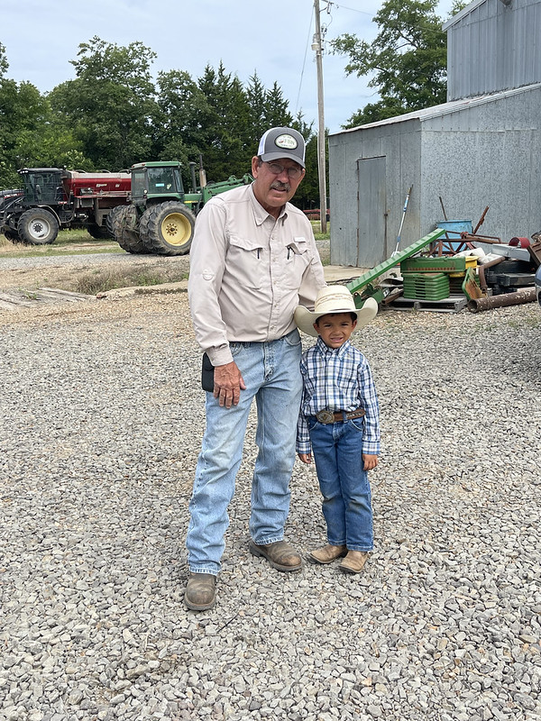 The new #AgCensus finds #no-till and #CoverCrop use are gaining traction in the U.S. and #Arkansas. Two Conway County farmers say it saves on water, fuel and quite a bit of tractor time. See their stories: bit.ly/Ag-Census-Cove… @BiramAgEcon @uarkaeab