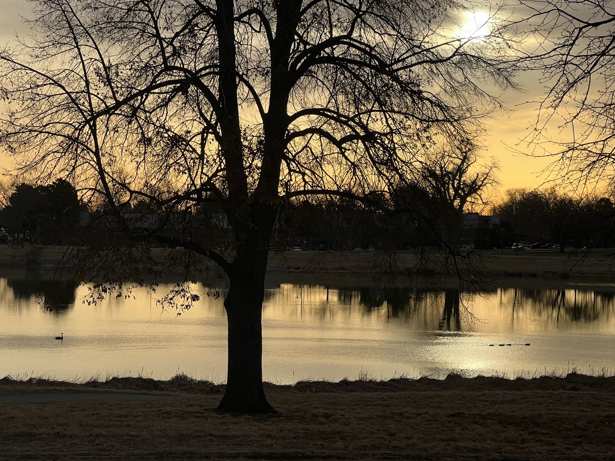 RobbCasseday's tweet photo. @kodythewxguy Good morning!  Calm before the storm? https://t.co/lm0094cAvR