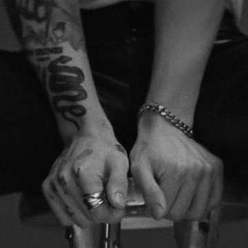 RIVALAUTUMNS's tweet photo. taekook short au — permanent 

casually search a place for his dream new tattoo. berakhir jungkook obses dengan pemilik tempat tsb. segala sisi dari taehyung yang rupawan menjadi pemicu hausnya jungkook untuk satu ciuman. 

satu ciuman lalu tenggelam ke setiap sentuhan yg intim. https://t.co/irlVGdVocK