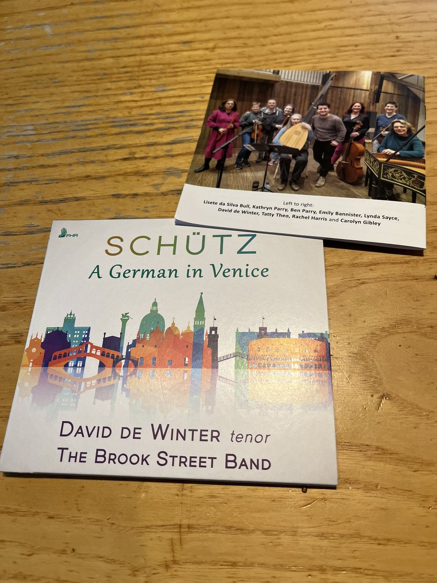 We LOVE this new release from our very own @davidjdewinter. A generous helping of Schützian deliciousness, lustrously sung and vibrantly played by @BrookStreetBand. Bravi!