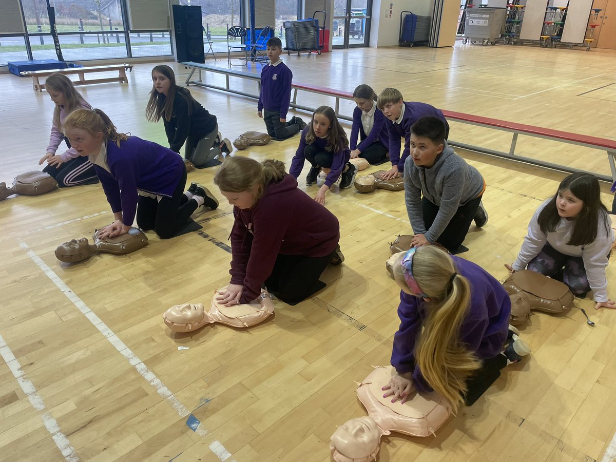 It’s #WellbeingWeek! P6 are currently training in CPR! <a href="/WlhwbChamps/">WL Health and Wellbeing</a> #StayingAlive 🤩💜