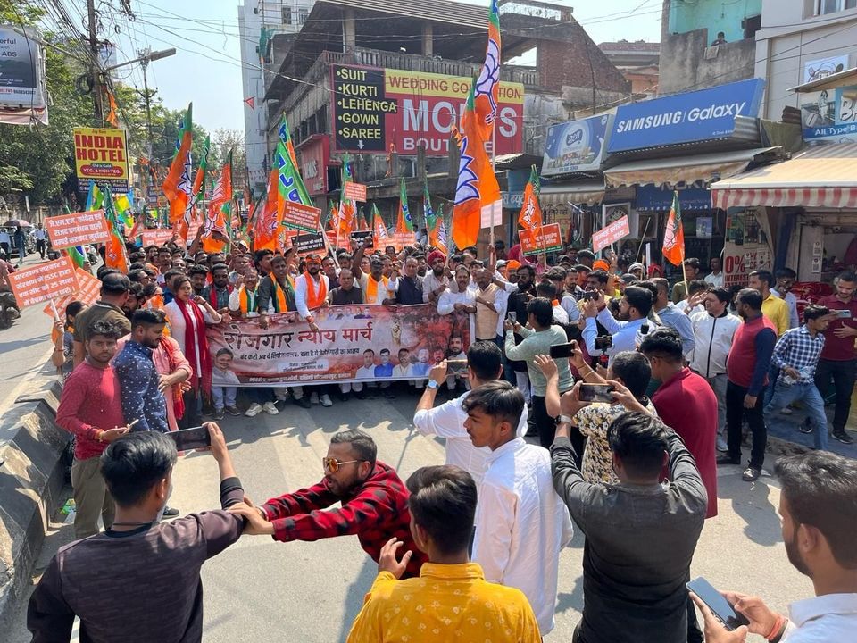 BJP4Jharkhand's tweet photo. युवाओं के साथ धोखा करने वाली झारखण्ड की ठगबंधन सरकार के खिलाफ आज भारतीय जनता युवा मोर्चा ने दक्षिणी छोटानागपुर प्रमंडल के तहत हज़ारीबाग़ में और उत्तरी छोटानागपुर प्रमंडल के तहत रांची में प्रमंडलीय रोजगार न्याय मार्च निकालकर राज्य के युवाओं की अभिव्यक्ति की आवाज बनकर इस भ्रष्टाचारी सरकार को उखाड़ फेंकने का संकल्प लिया.