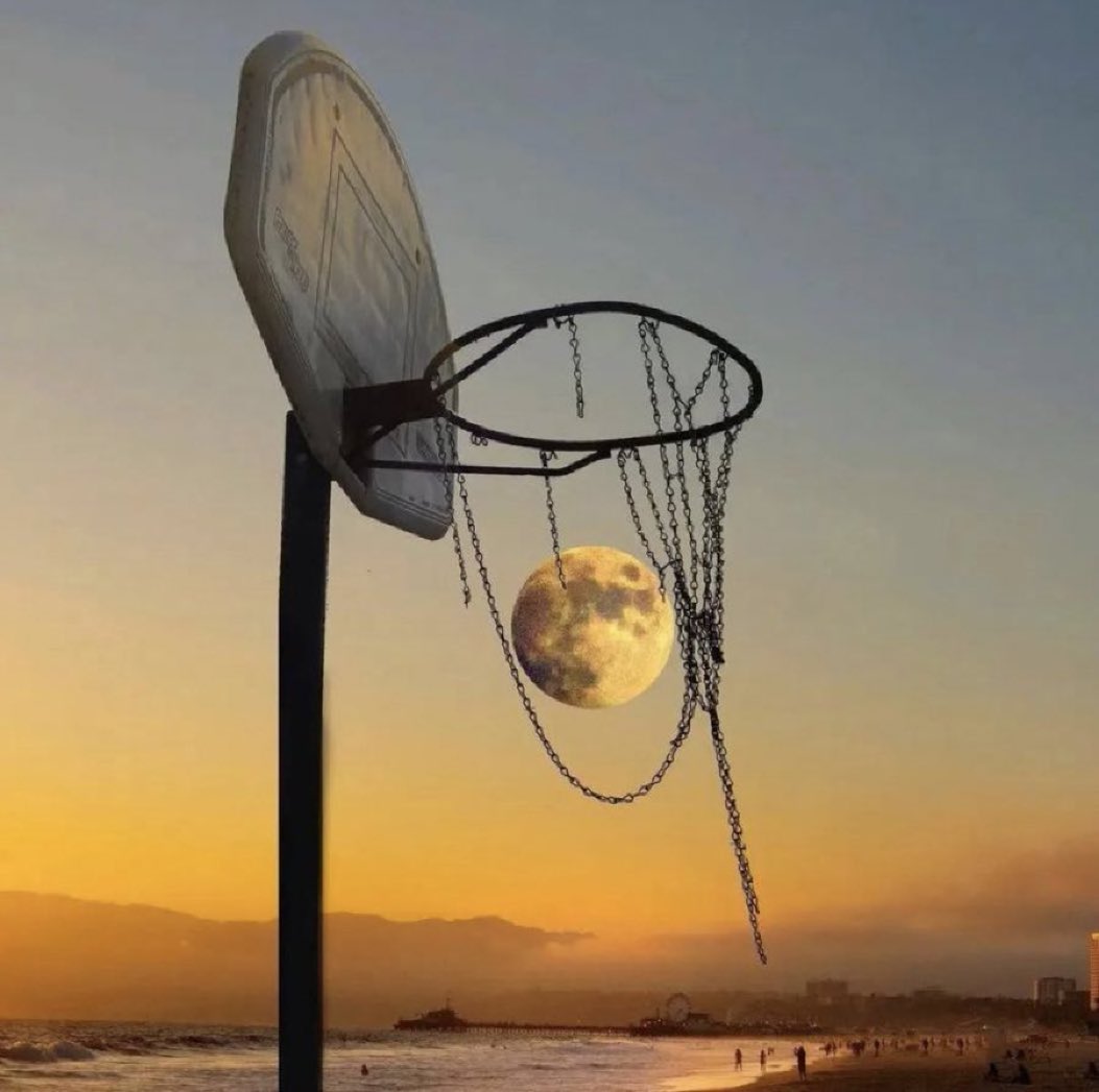 M1ONLOVER's tweet photo. Full Moon as basketball. https://t.co/ROjOTVaZDJ